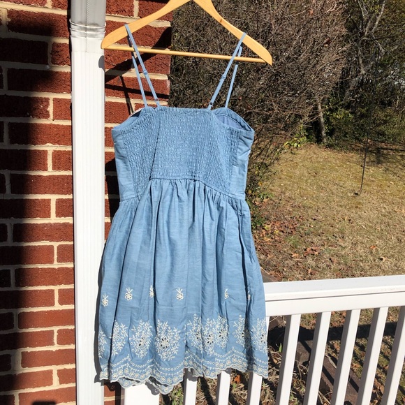 American Rag cue Light Wash dress - Picture 6 of 7